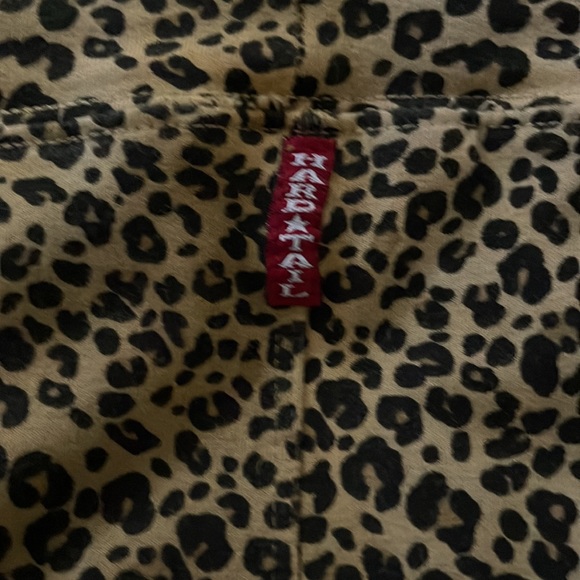 Hard tail leopard cotton stretch skirt. 23 inches from waist to bottom. - Picture 4 of 4